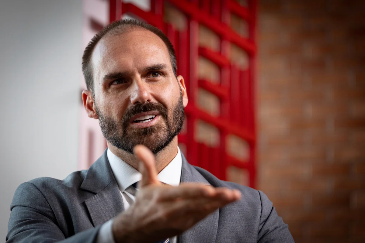 Eduardo Bolsonaro questiona ausência de Trump em processo que o penalizou