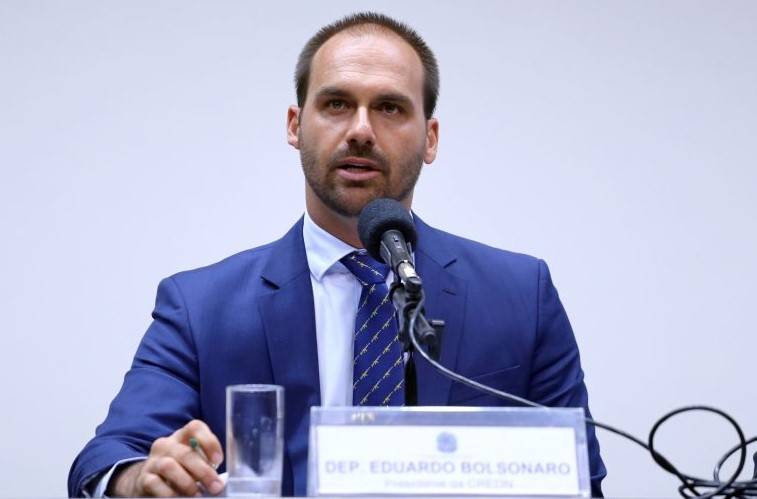 Intercept Brasil revela controle de Eduardo Bolsonaro sobre filme “Dark Horse”