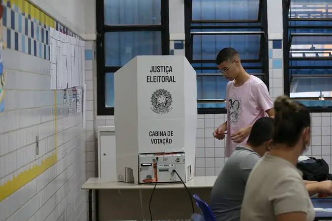 Brasil vê jovens se afastarem das urnas para 2026