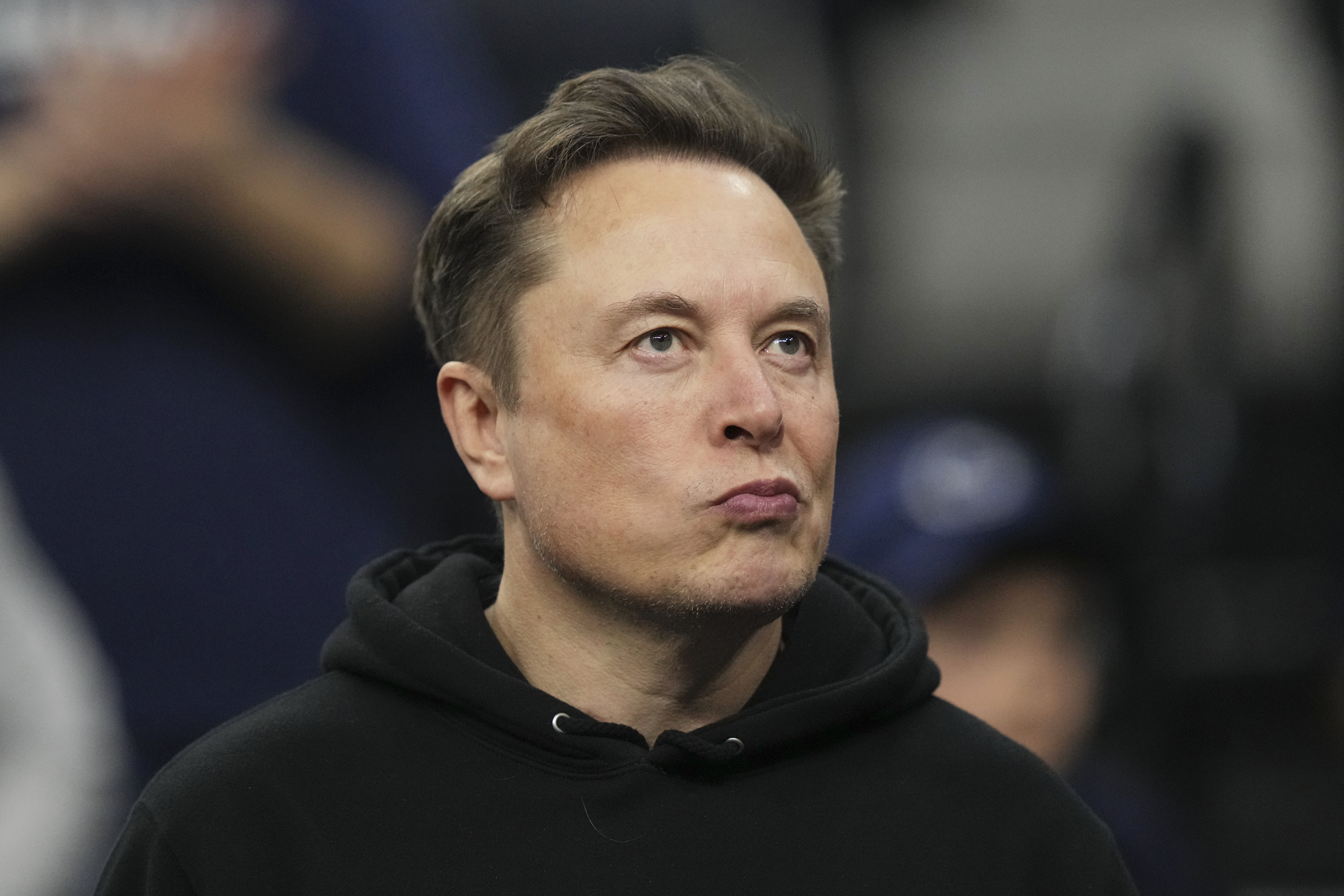 Elon Musk se torna o primeiro trilionário da humanidade