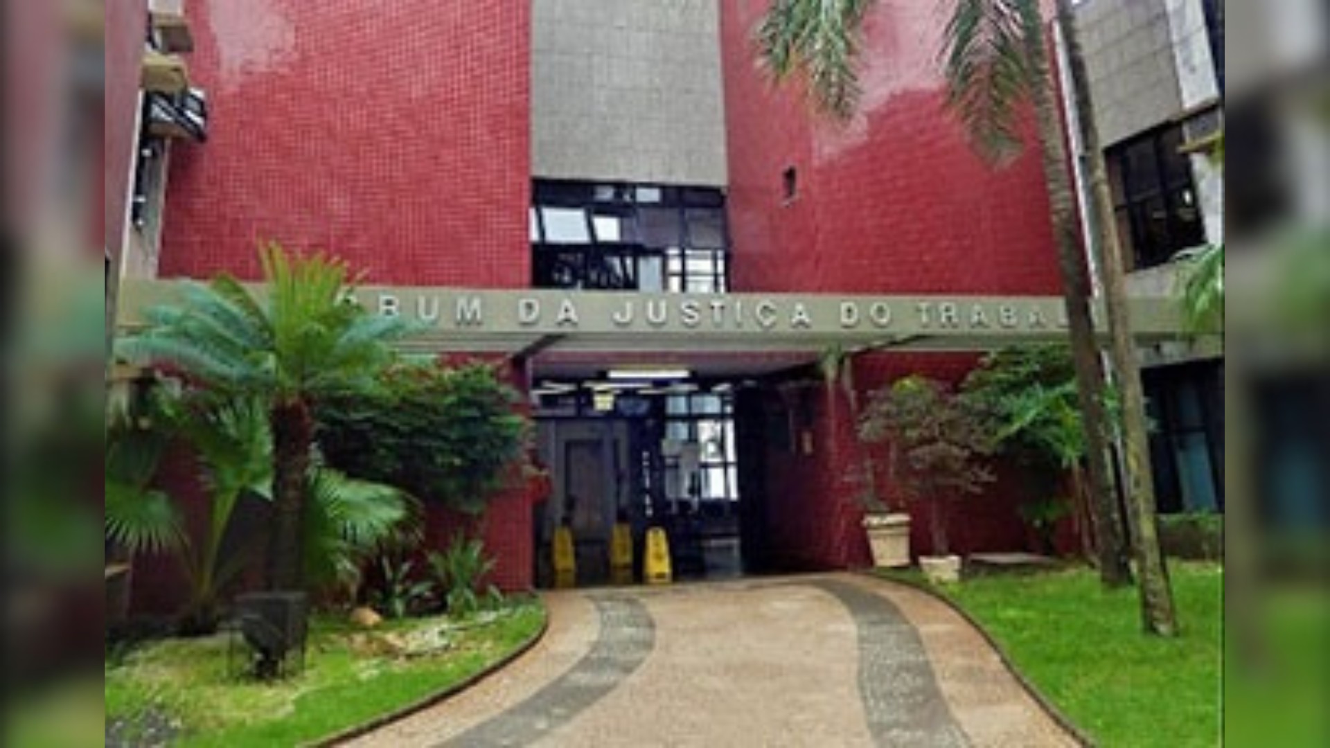 Justiça anula justa causa de funcionário que excedeu jornada por 4 minutos