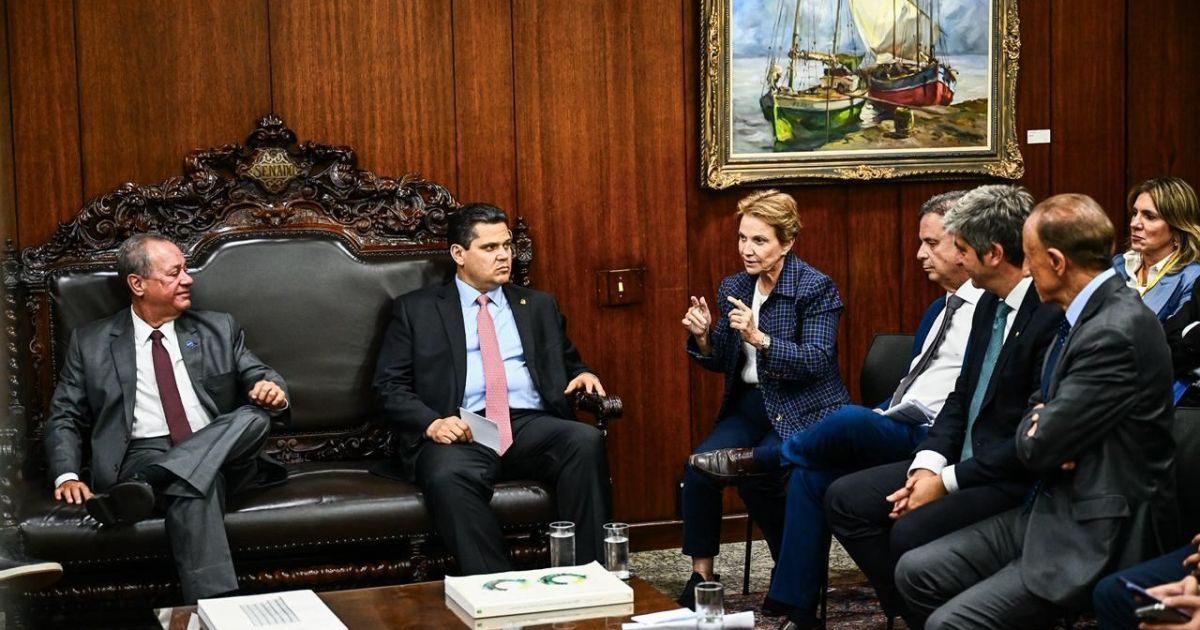 Empresários pedem mais tempo a Alcolumbre para analisar PEC da 6x1, temendo impacto em negociações