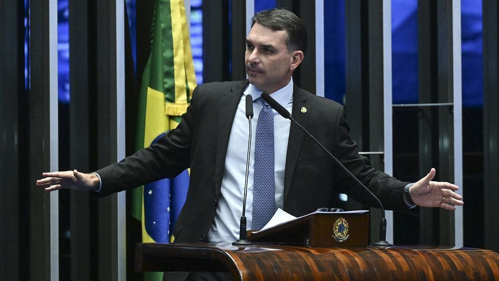 Mercado financeiro se afasta de Flávio Bolsonaro após revelações
