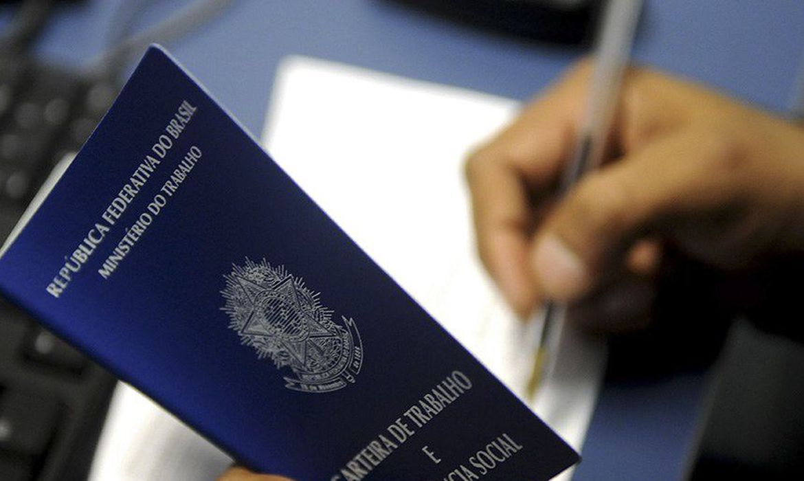 Empresas concentram 68,1% dos empregos com carteira assinada no RN, aponta IBGE