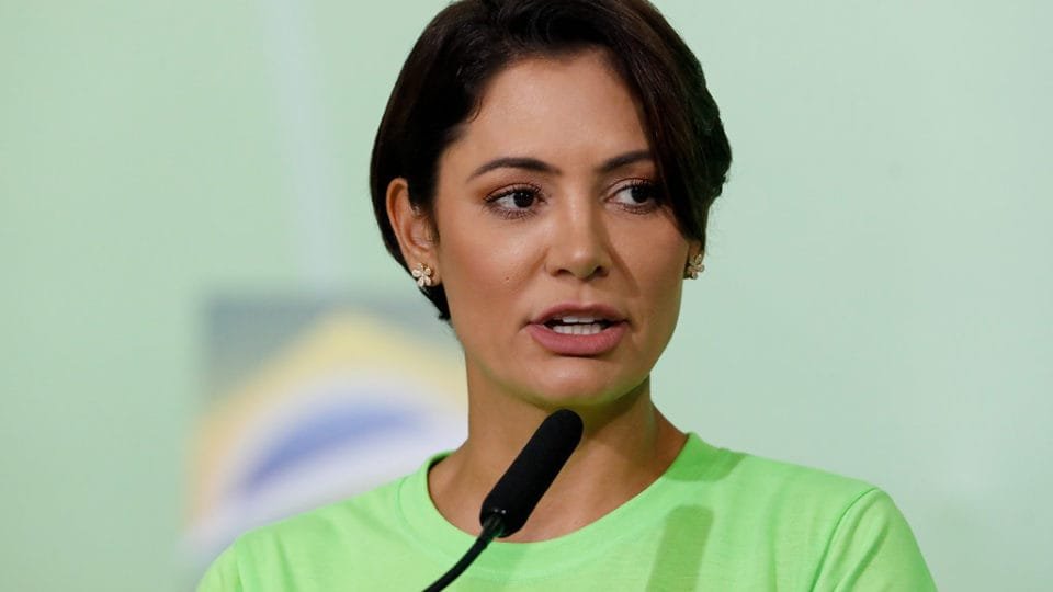 Encontro de Flávio Bolsonaro com Daniel Vorcaro gera incômodo no PL e lança Michelle no radar