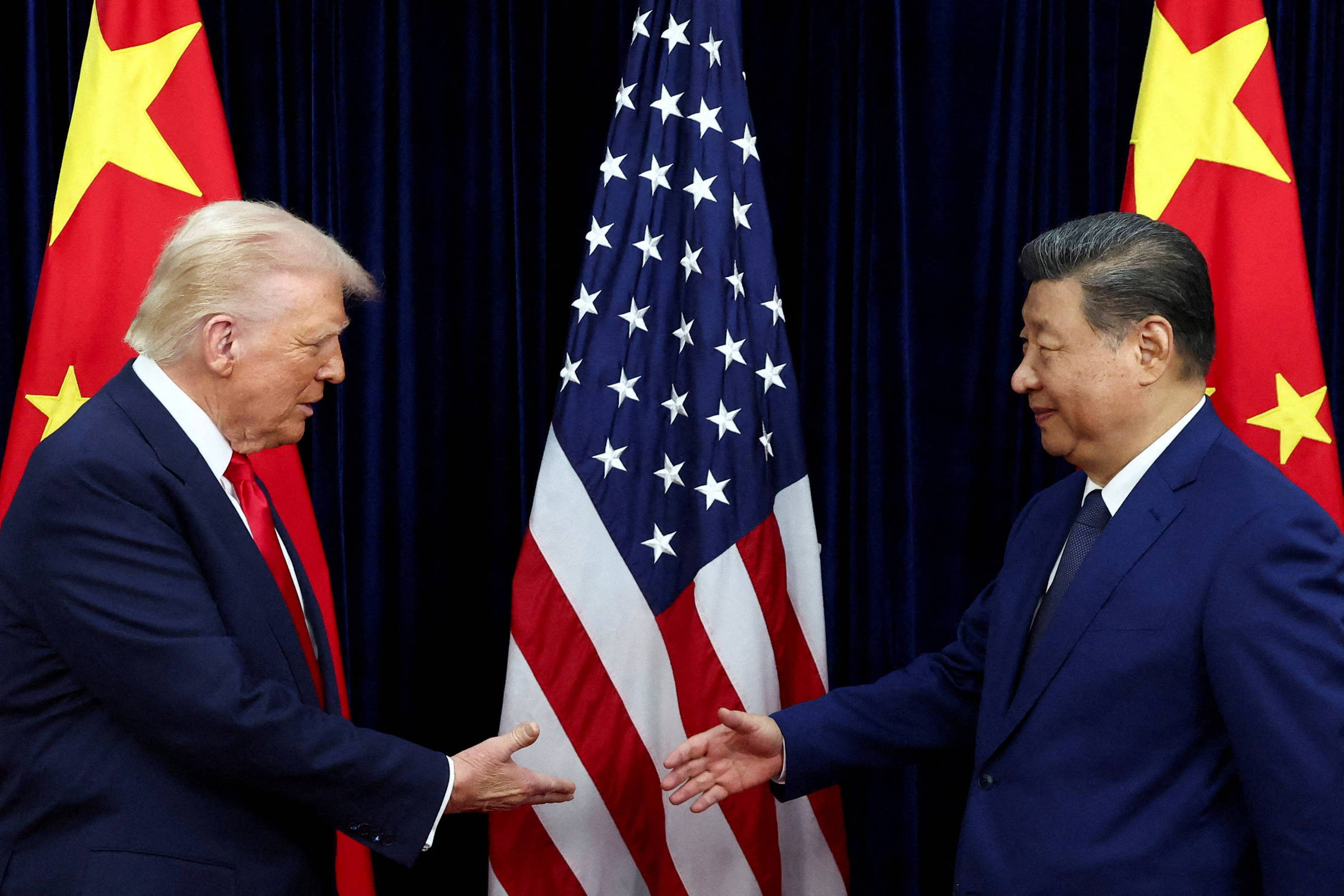 Trump e Xi se reúnem para aliviar tensões globais