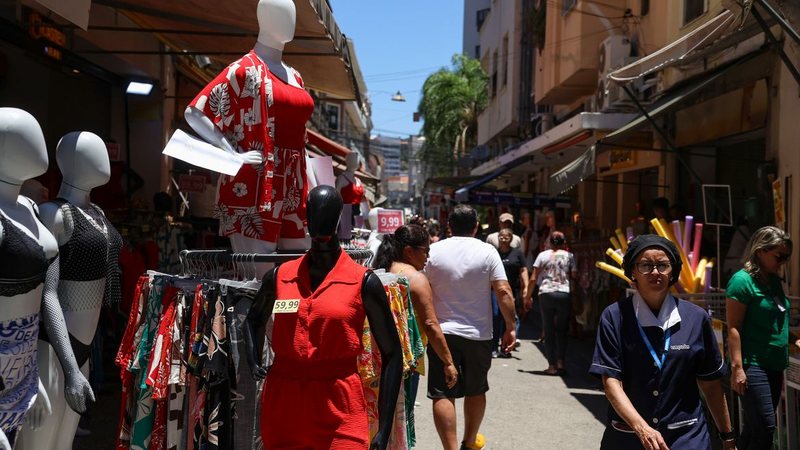 Governo lança Desenrola contra dívida recorde de famílias