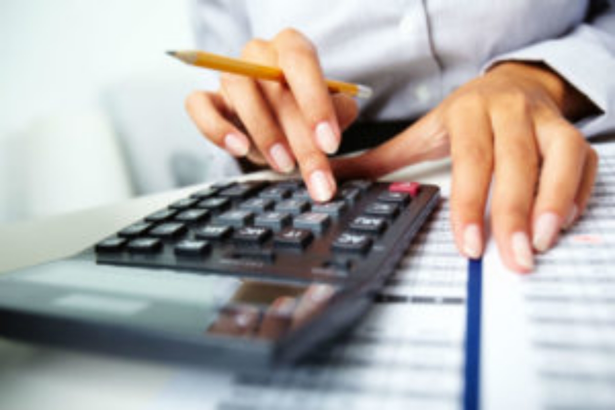 Endividamento das famílias brasileiras recua para 49,8% em março, aponta Banco Central