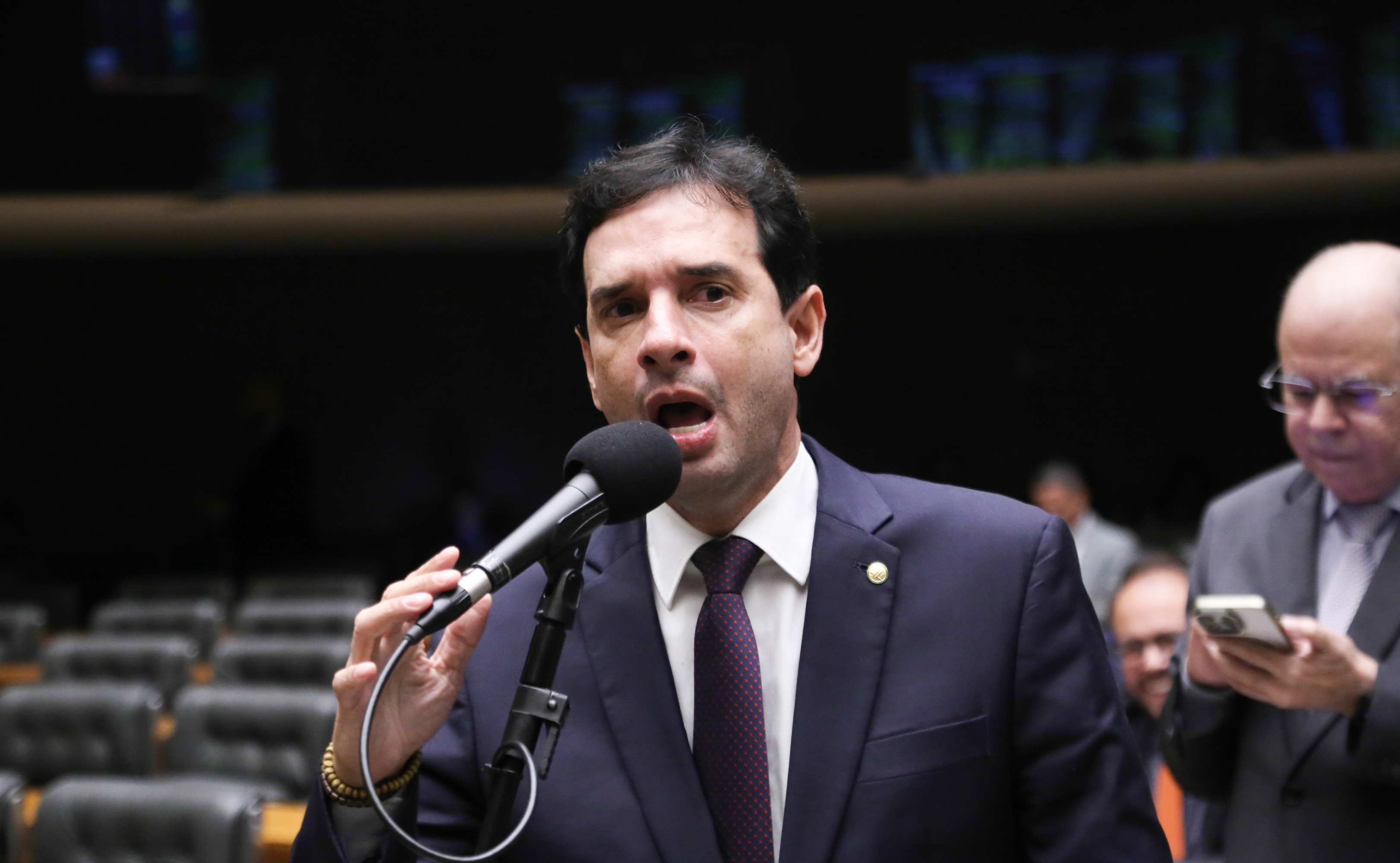 Motta anuncia líderes para debater fim da jornada 6x1