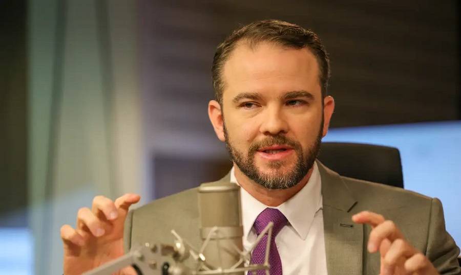 Ministro da Fazenda garante redução de jornada sem corte de salário