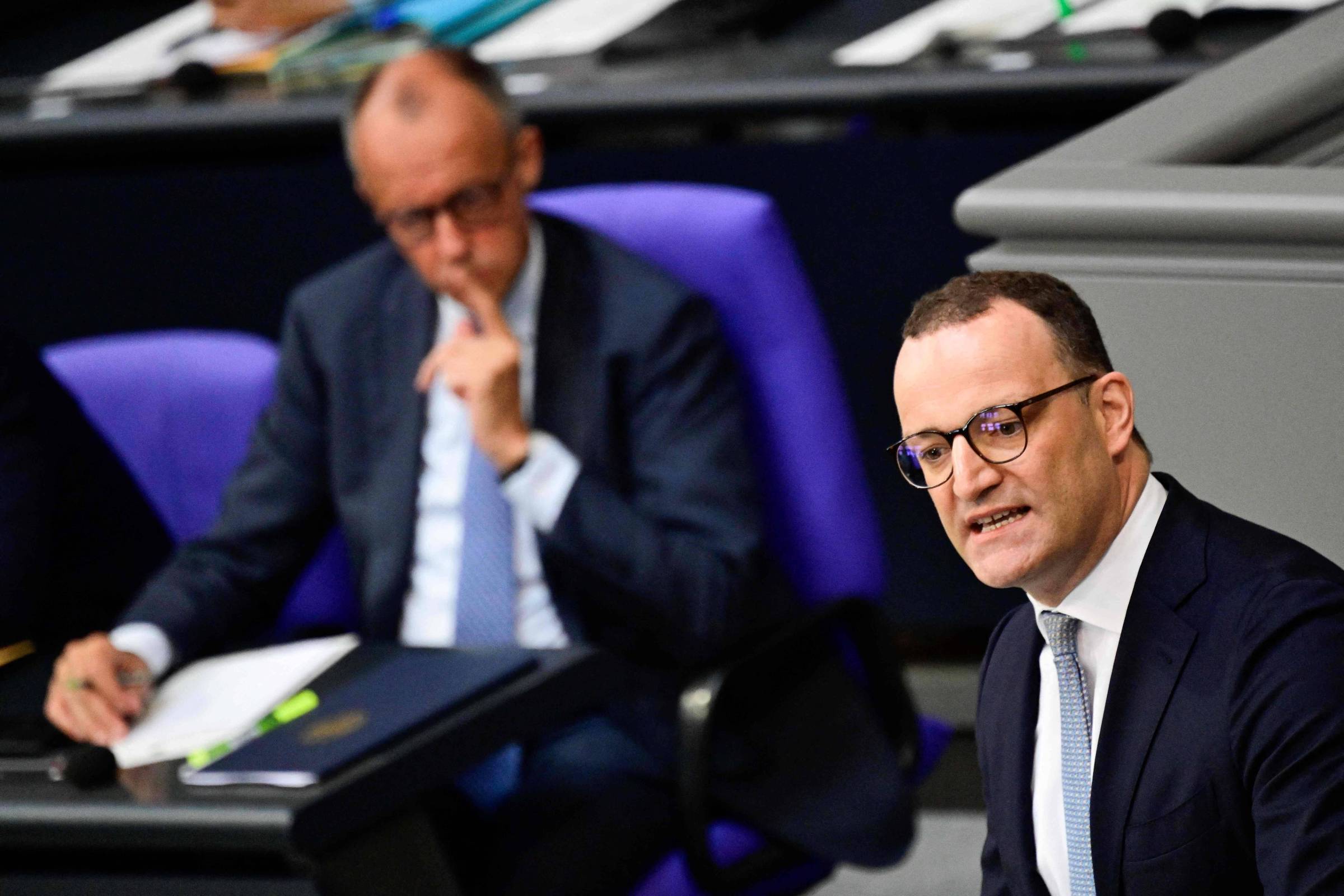 Renúncia de Jens Spahn após uso de barriga de aluguel abala governo da Alemanha