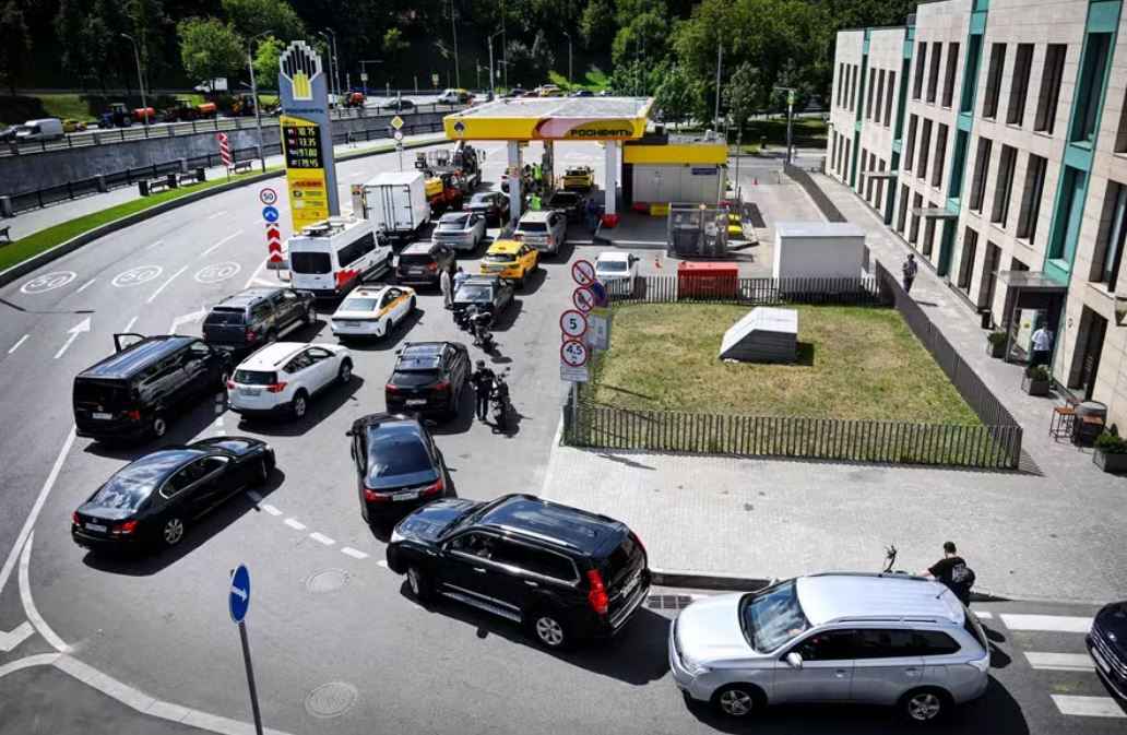 Escassez de gasolina pressiona Putin em meio à guerra