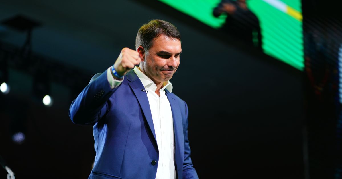 Eleitor de centro mantém ressalvas sobre Flávio Bolsonaro, diz especialista