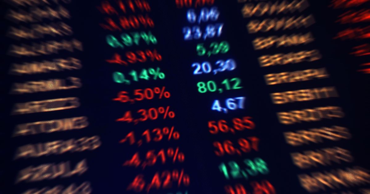 Dólar sobe e Ibovespa cai após EUA anunciarem sobretaxas em produtos brasileiros, aponta especialista