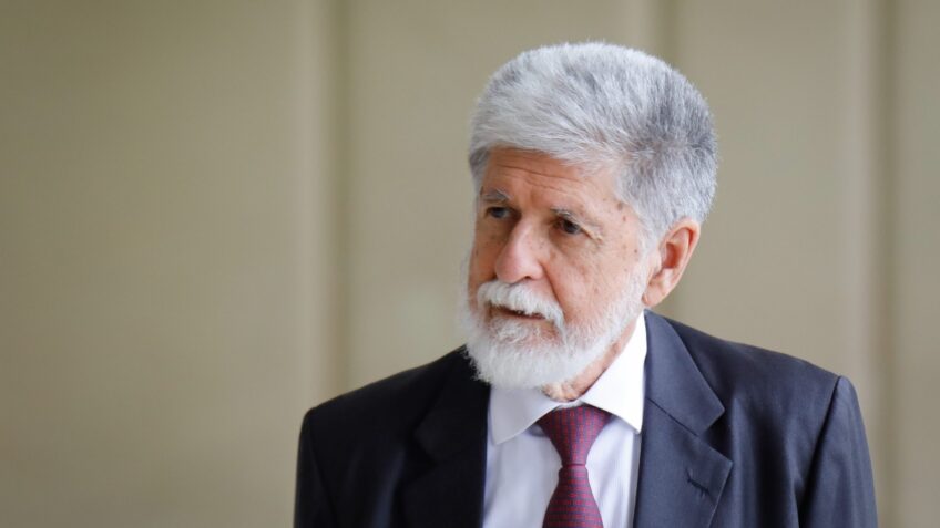 Celso Amorim defende regulação de big techs para garantir soberania e ética tecnológica