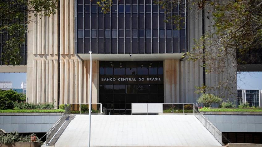 Empresas estatais registram deficit de R$ 1,8 bi em abril, informa Banco Central