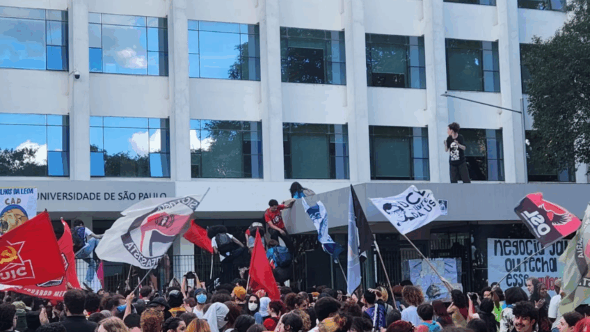 Crise na USP: Estudantes ocupam reitoria por permanência e direitos