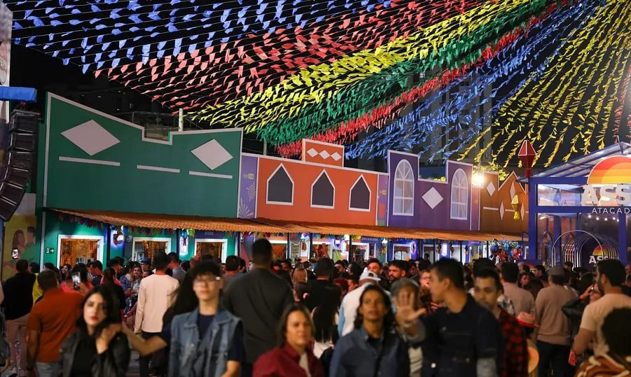 85% dos brasileiros planejam participar de festas juninas em 2026, aponta pesquisa