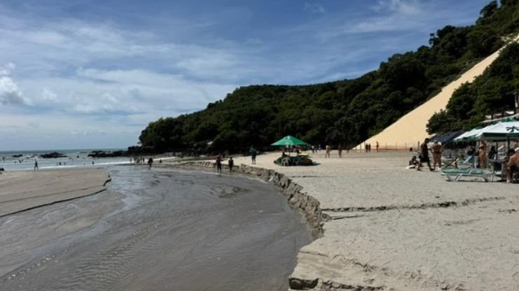 Estudo da UFRN revela diminuição de 39,27% na areia engordada de Ponta Negra em um ano