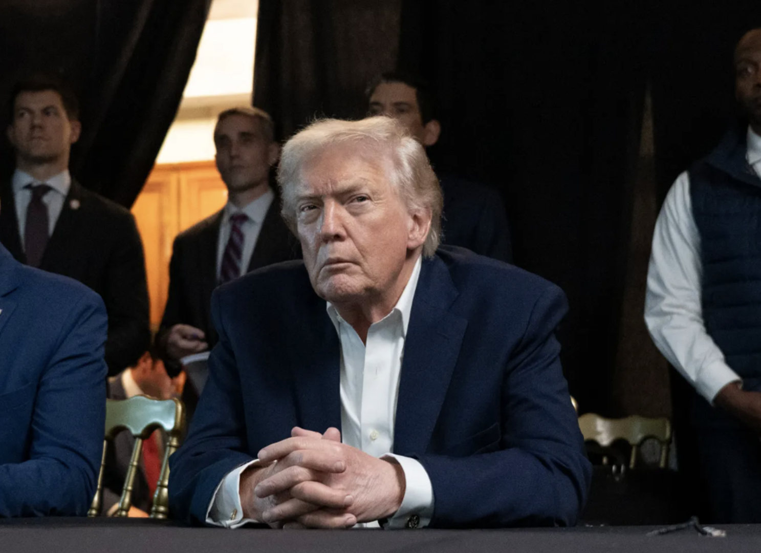 Governo Trump prepara revogação em massa de vistos de estrangeiros