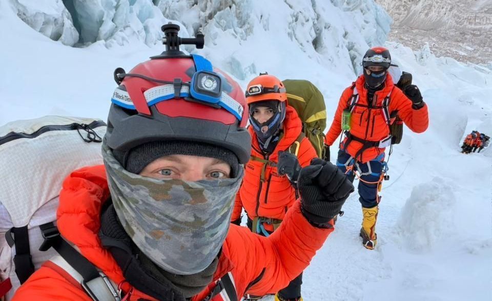 Brasileiros escapam de avalanche no Everest por pouco