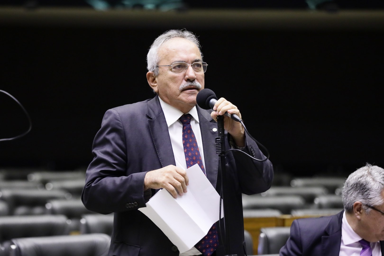 Átila Lira tem imagem íntima vazada no Instagram