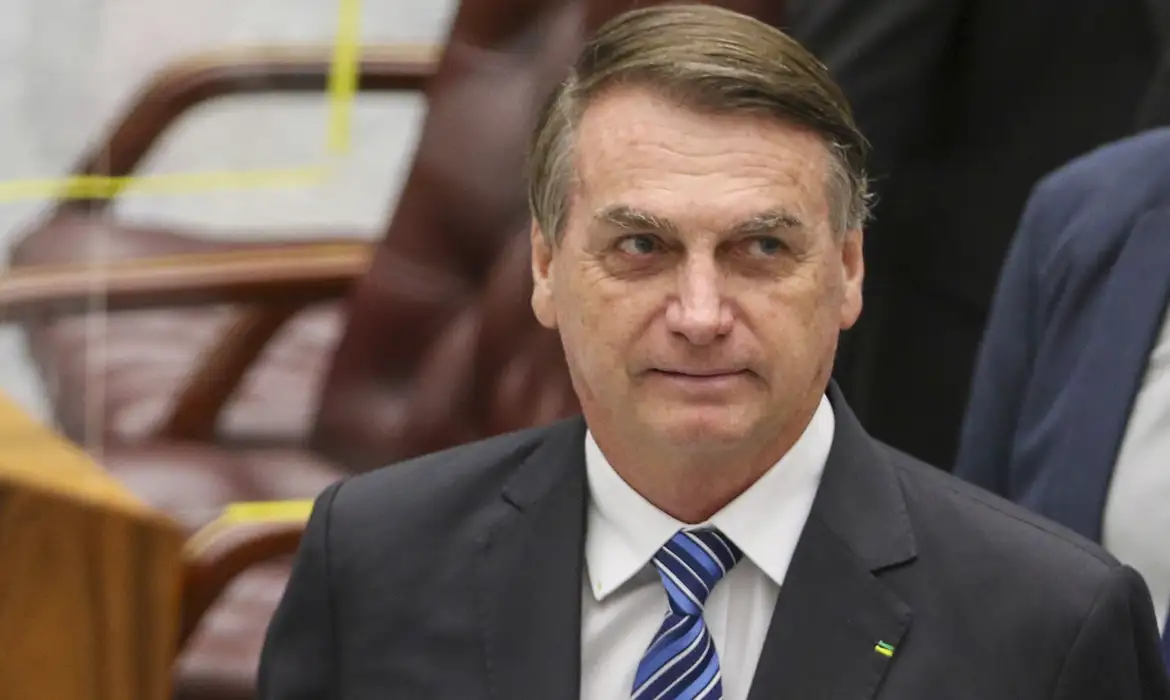 Exército entrega armas de Bolsonaro à PF e relata sumiço de duas