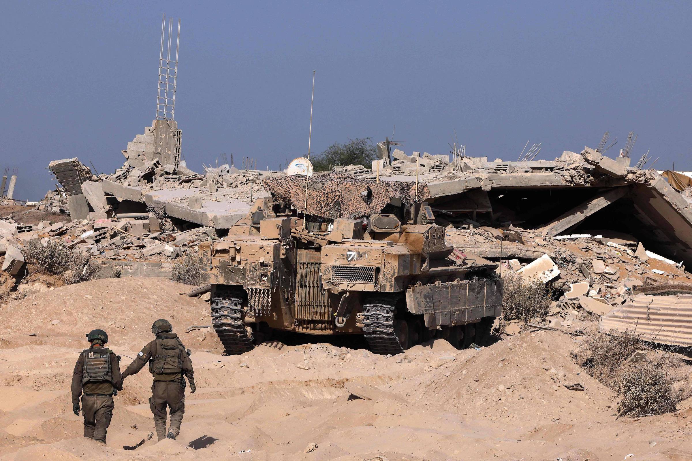 Exército de Israel abre investigação após militar expor prisioneiro