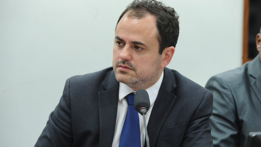 Glauber Braga classifica como "inconcebível" explicação de Jaques Wagner sobre investigação da PF