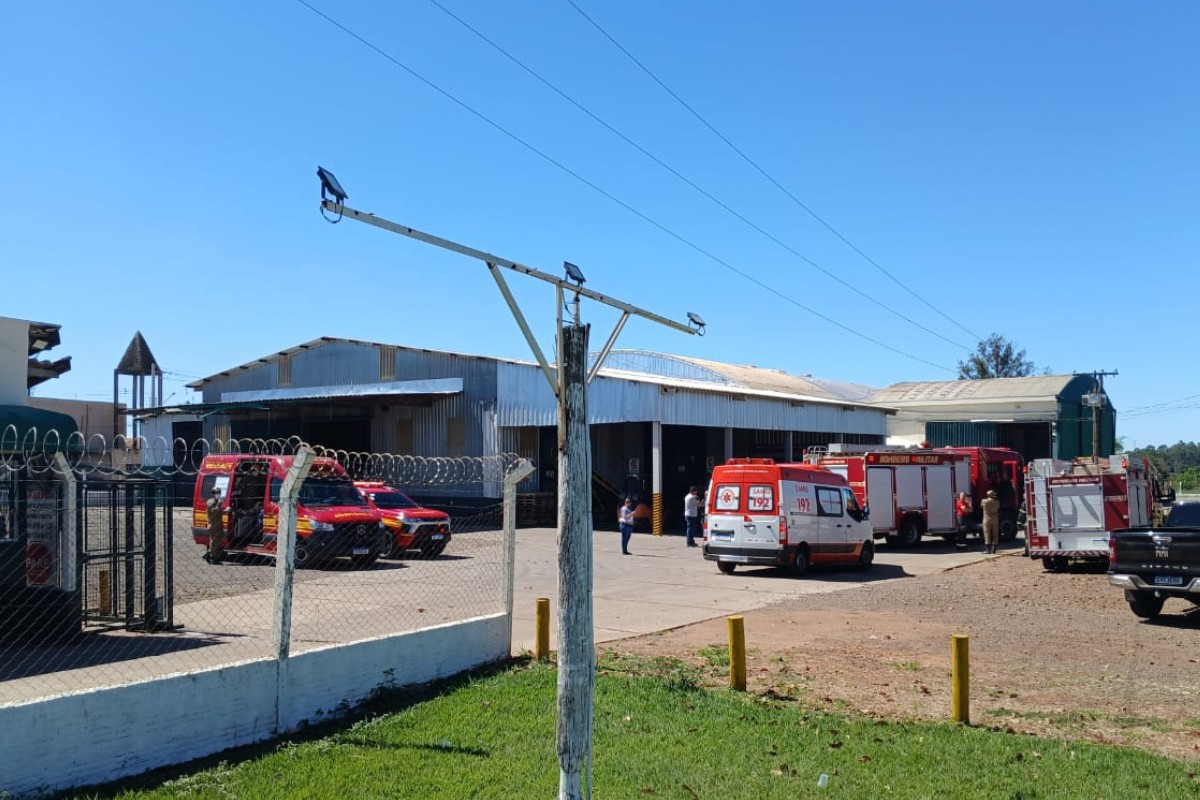Explosão em fábrica de ração fere três trabalhadores em Campo Grande