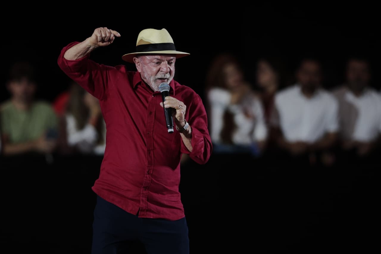 Lula defende democracia e critica interferência externa na política nacional