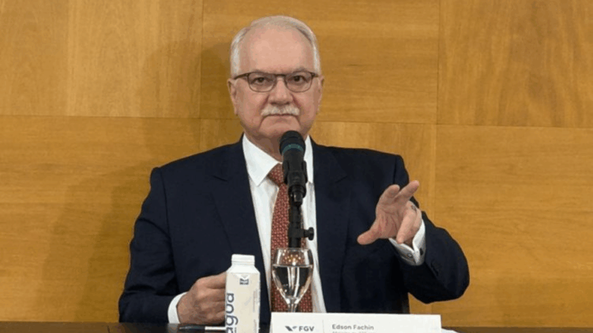 Fachin alerta para "erosão legal" da democracia