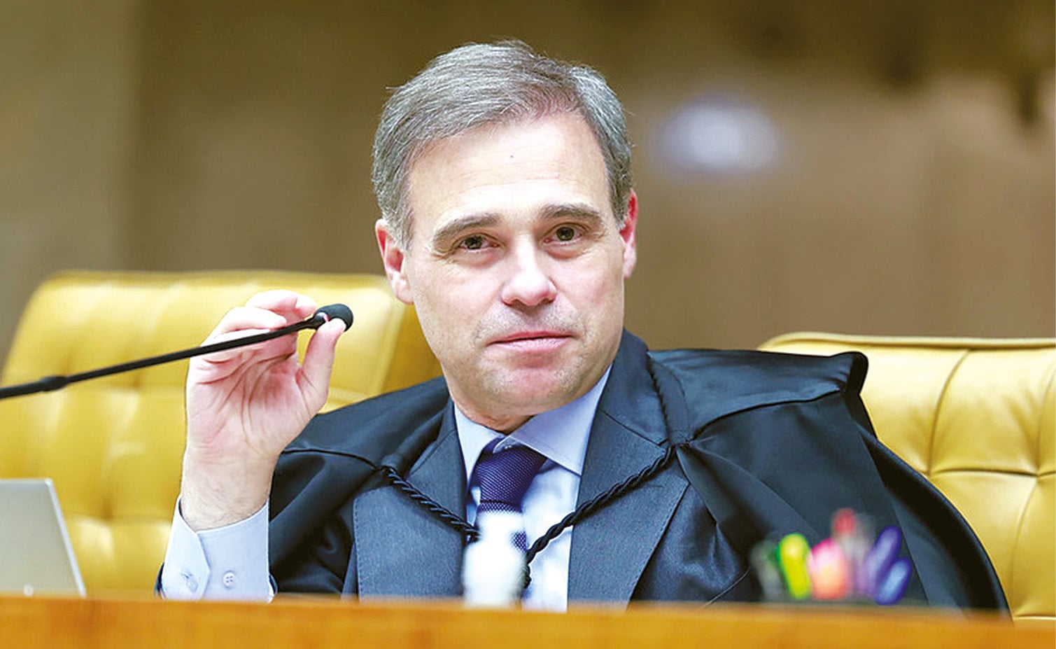 Fachin determina Mendonça como relator de investigação de Flávio Bolsonaro no caso 'Dark Horse'