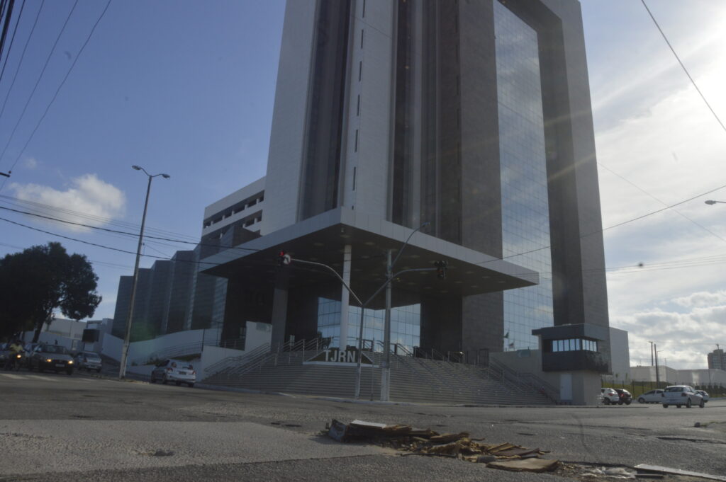 Governo sanciona política salarial para servidores do TJRN, mas veta conversão de férias em dinheiro