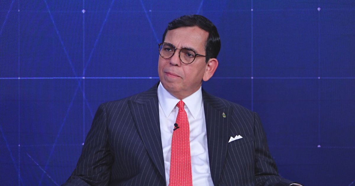 Arsenal nuclear atua como freio para uma guerra global, aponta especialista