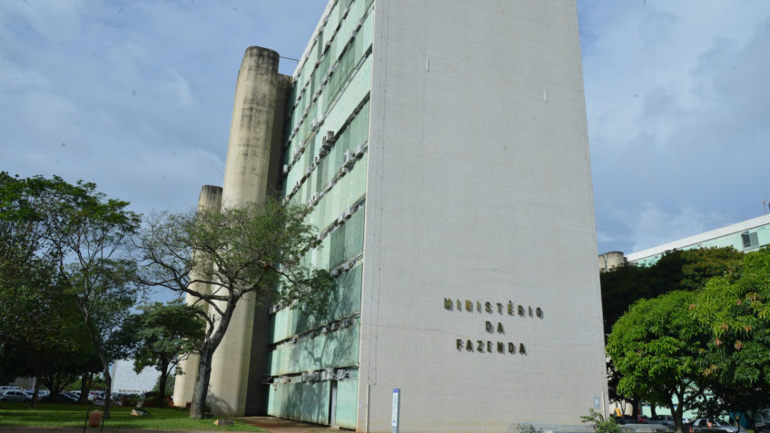 Ministério da Fazenda avalia mercado de trabalho resiliente e destaca sustentação do crescimento econômico