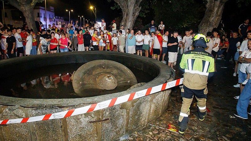 Desabamento de fonte em Ciudad Rodrigo resulta na morte de jovem após vitória da Espanha