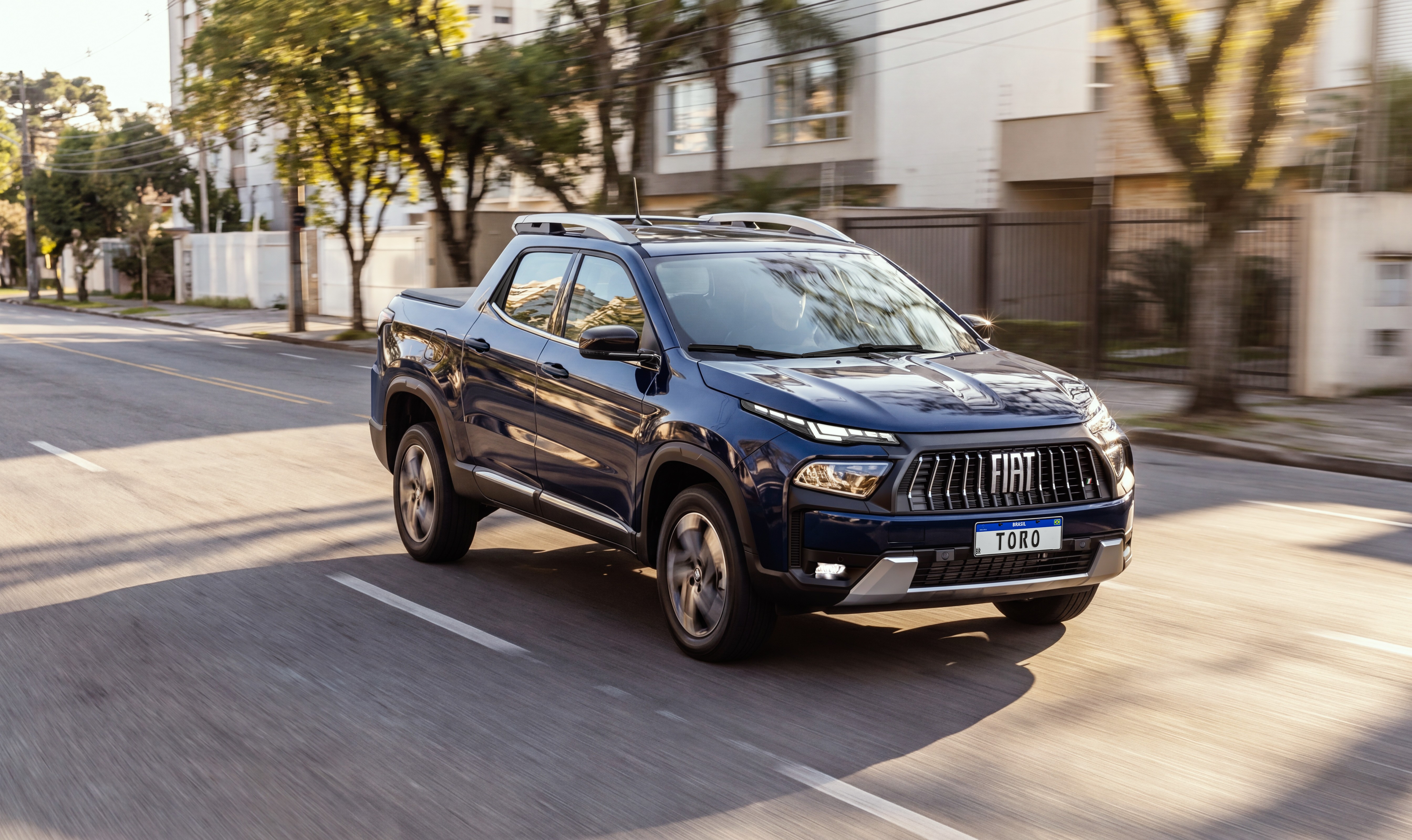 Fiat Toro ganha versão híbrida leve e fica até R$ 5 mil mais cara; veja mudanças