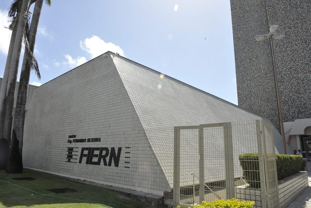 FIERN cobra cautela na redução da jornada de trabalho
