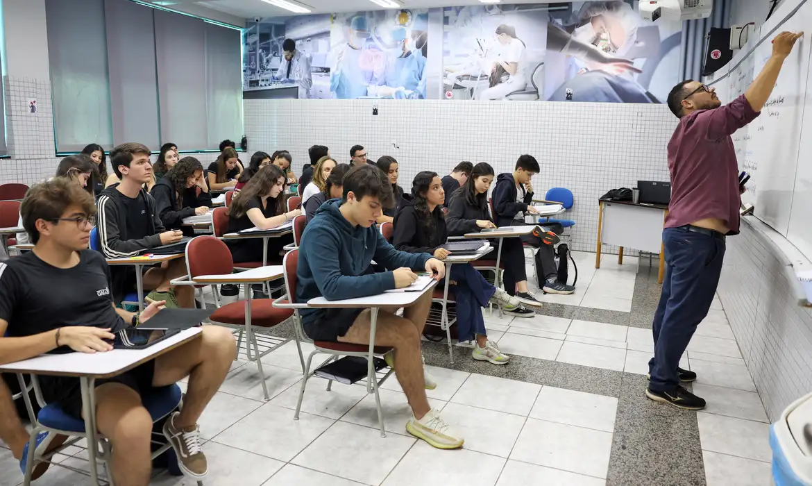 FIES 2026: pré-selecionados têm prazo final para validar informações