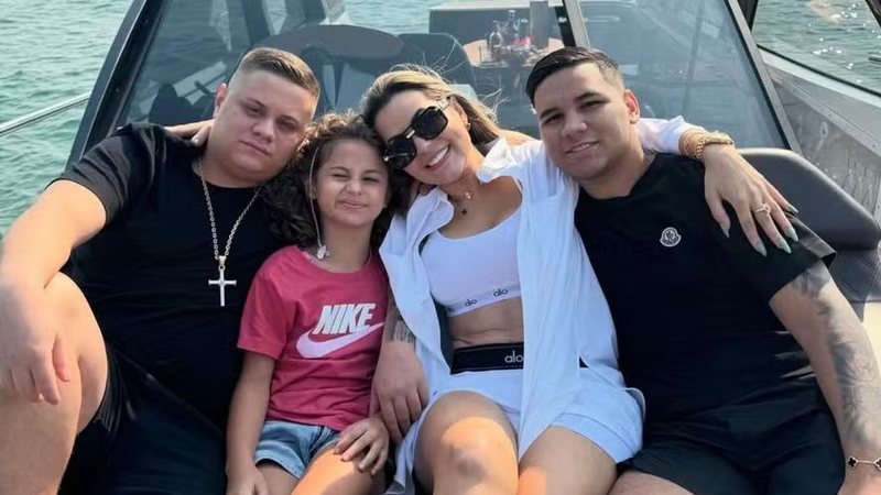 Filhos de Deolane Bezerra divulgam site de apostas da mãe após nova prisão