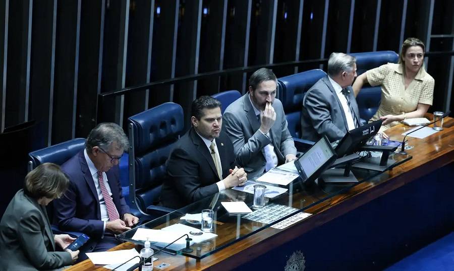 Empresários buscam no Senado ampliar prazo para fim da escala 6x1