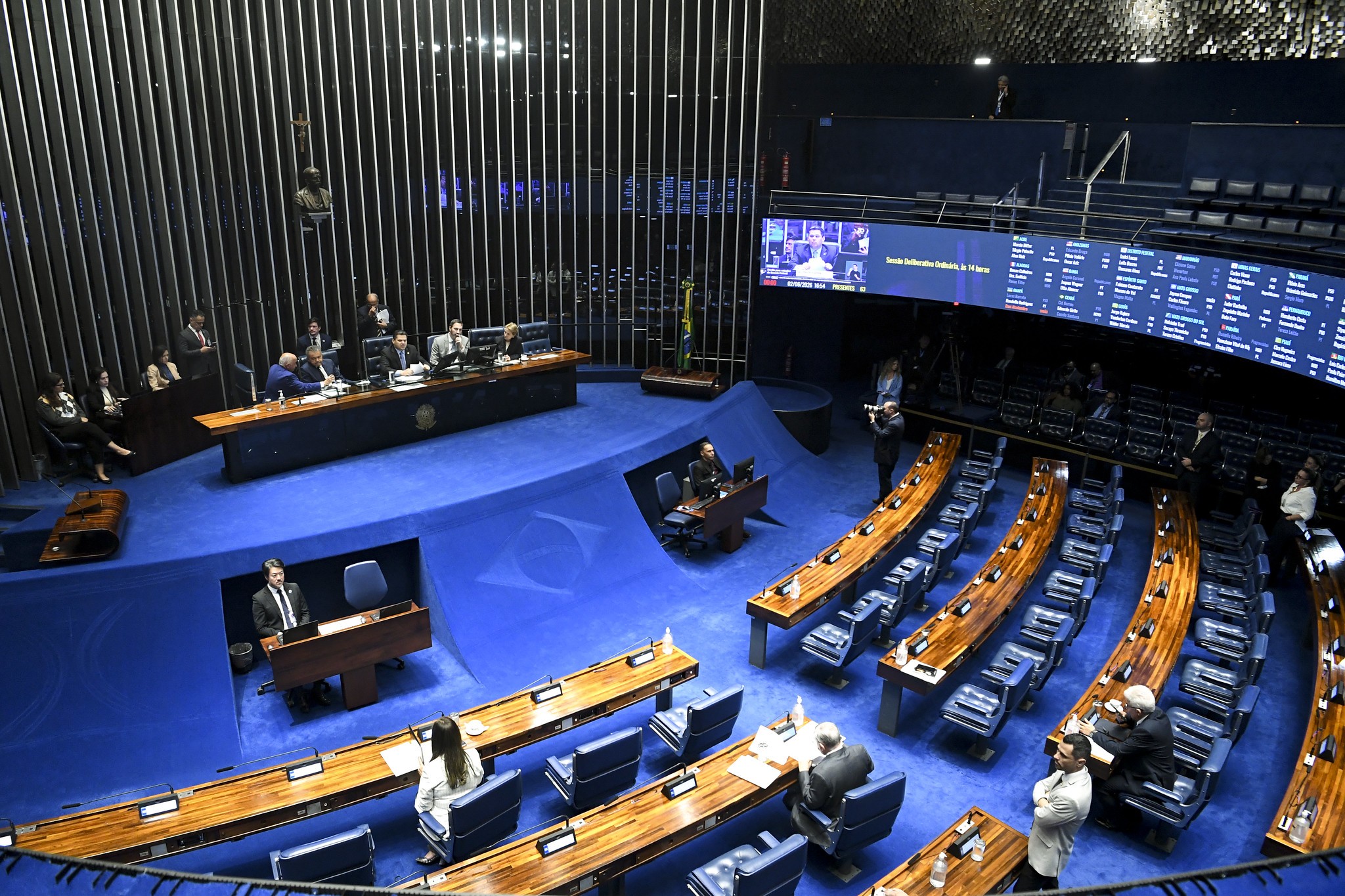 Senado debate fim da escala 6x1 e redução de jornada; setor produtivo teme aumento de custos
