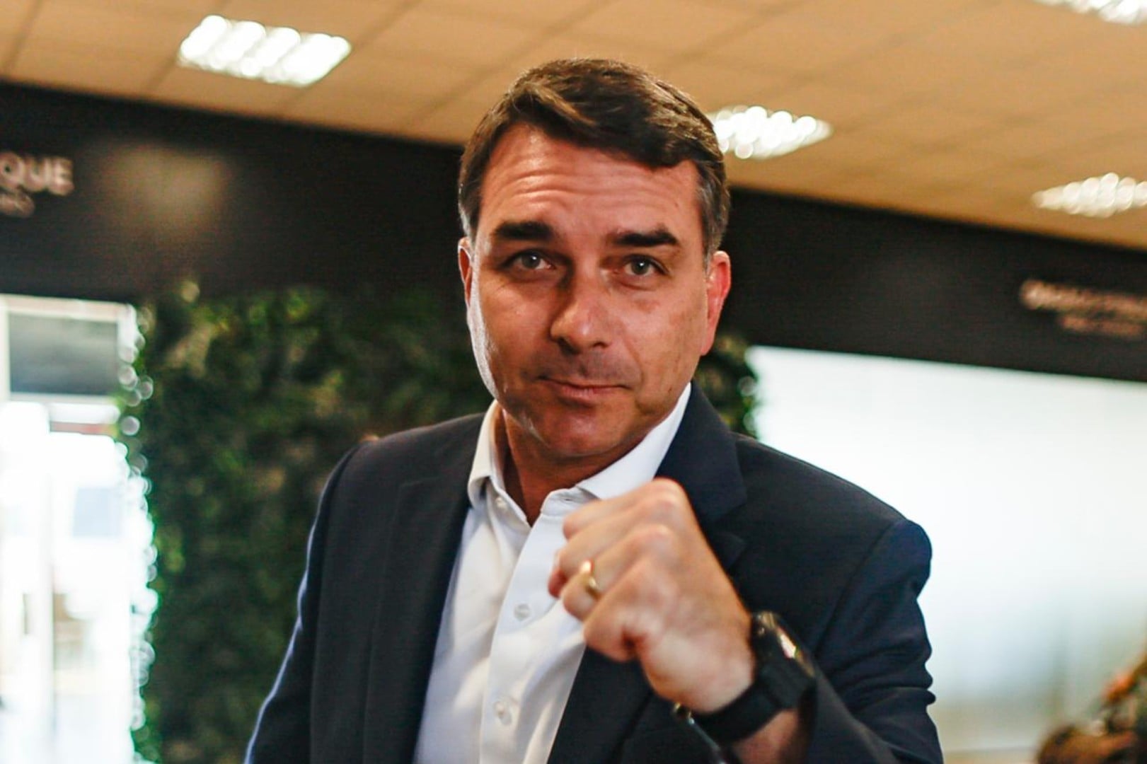 Flávio Bolsonaro amplia equipe econômica com 7 novos nomes