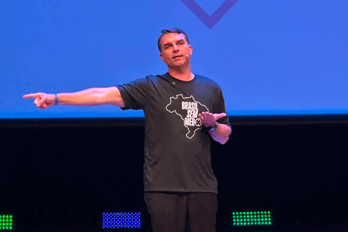 Flávio Bolsonaro defende classificar milícias como organizações terroristas
