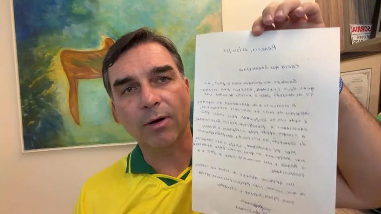 Flávio Bolsonaro divulga carta de Jair Bolsonaro consolidando sua posição como porta-voz