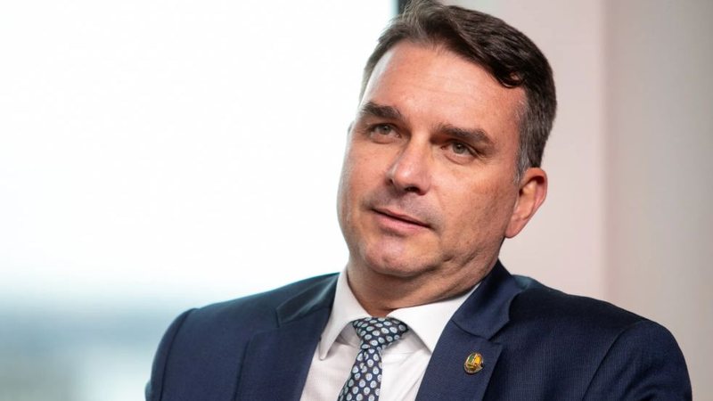Flávio Bolsonaro exige CPI do Master e acusa base de Lula de blindagem