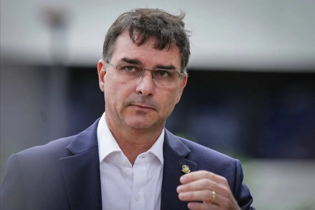 Justiça nega pedido de Flávio Bolsonaro para remover vídeo que o acusa de corrupção