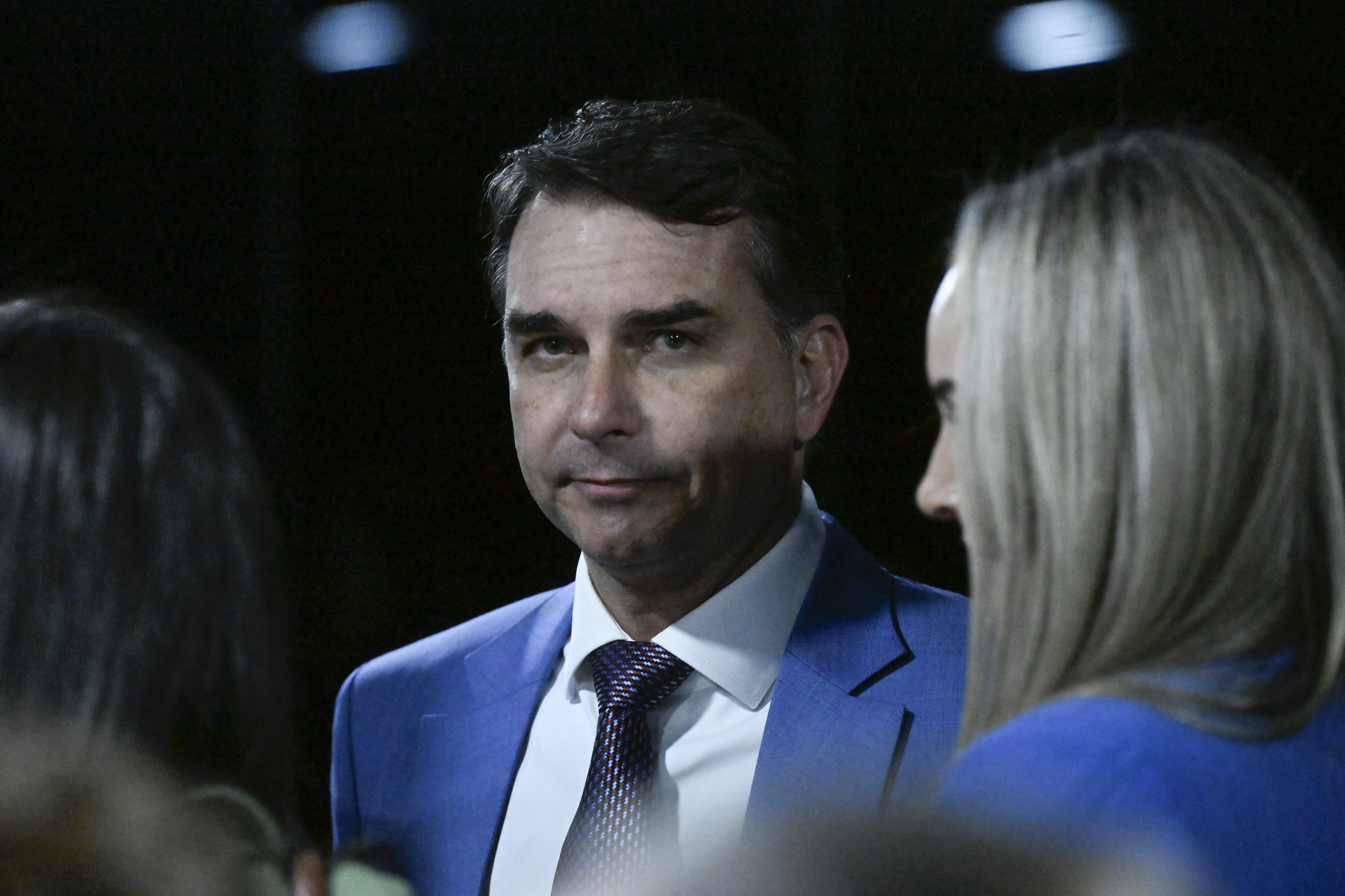 Flávio Bolsonaro perde apoio entre evangélicos e jovens, aponta pesquisa Quaest