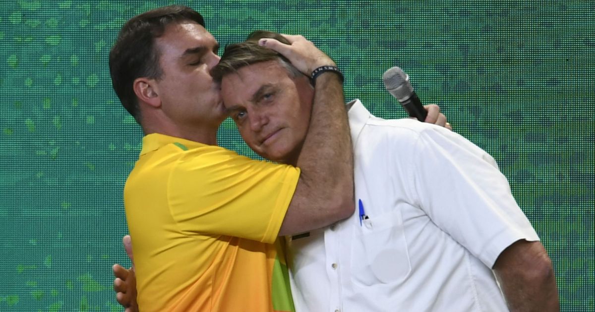 Estratégia de Flávio Bolsonaro põe dignidade eleitoral em xeque